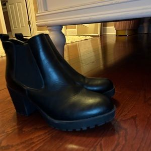 Pretty Little Thing Black Boots